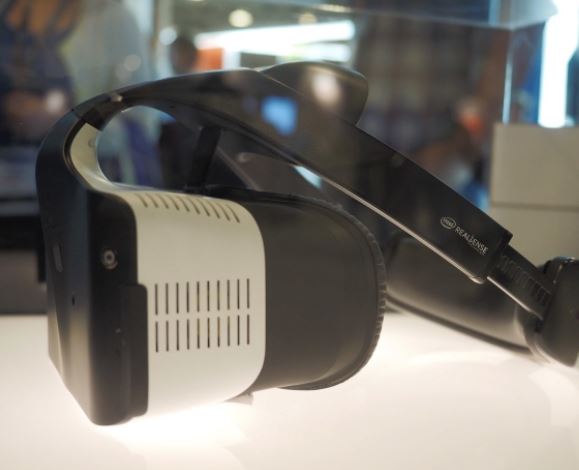 إنتل تتخلى عن نظارة الواقع الإفتراضي الخاصة بها Project Alloy VR مدونة نظام أون لاين التقنية