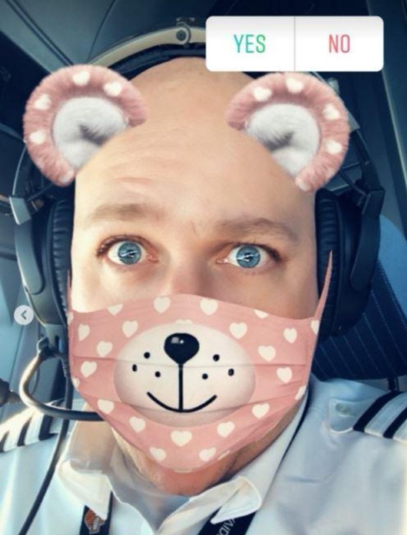 طاقم طائرة يتم إيقافه عن العمل .. بعد استخدام سناب شات أثناء التحليق فوق 30,000 قدم! مدونة نظام أون لاين التقنية