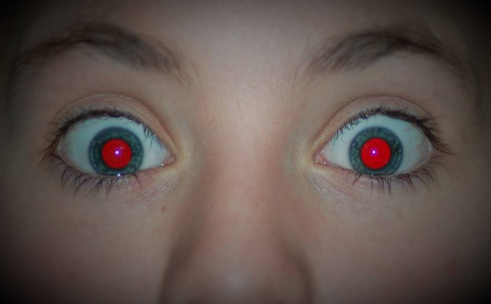 ازالة العين الحمراء