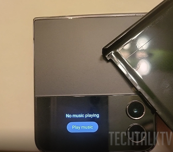 تسريب صور حية لهاتف سامسونج Galaxy Z Flip 4 القابل للطي تكشف تصميم الجهاز مدونة نظام أون لاين التقنية