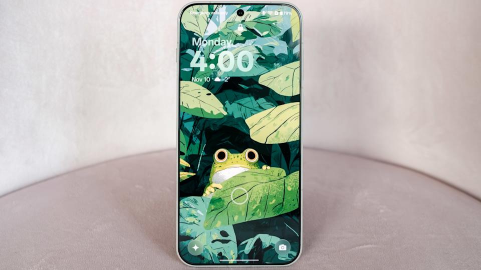 شاشة OnePlus 15 AMOLED الكبيرة والنابضة بالحياة